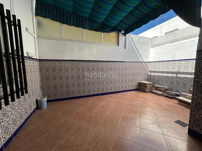 Foto e9870d7f-afb7-467f-bd92-94d65564c259. Casa adosada amplia casa adosada con terraza soleada y plaza de garaje en San Fernando