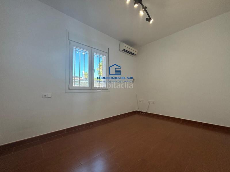 Foto 5c09eb14-bf30-49b5-8bc1-878a655de471. Chalet avec parking dans Vistahermosa Puerto de Santa María (El)