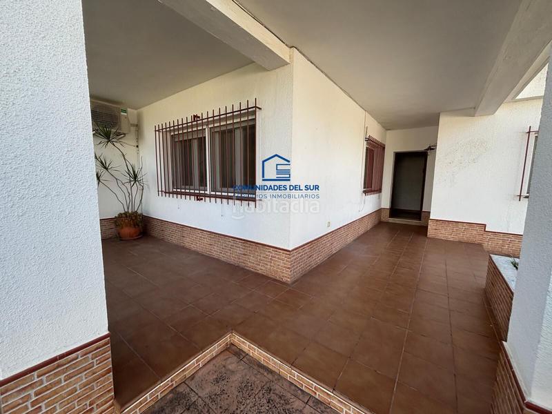 Foto b7401820-dff0-4c4f-a3fc-9e56fde90a17. Chalet avec parking dans Vistahermosa Puerto de Santa María (El)