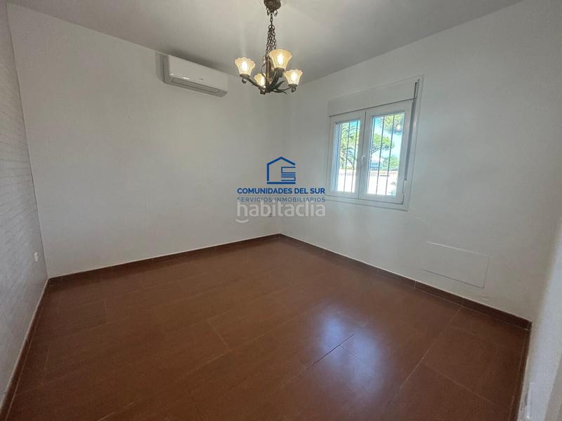 Foto c195d3c9-6783-48b6-8e3c-9bed2f54da0f. Chalet avec parking dans Vistahermosa Puerto de Santa María (El)