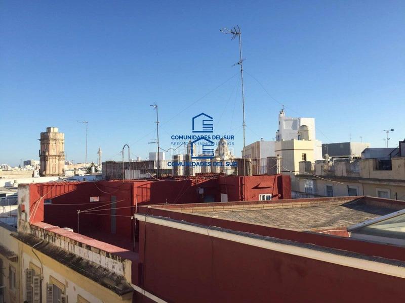 Foto 03ace571-f09b-46c2-b93e-8c053c1cf5cc. Miete etagenwohnung in Centro Histórico Cádiz