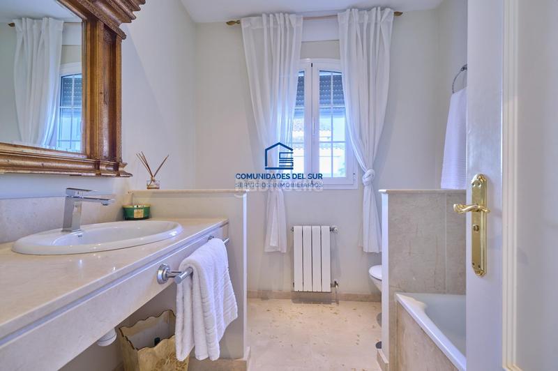 Foto 09b0aa7b-30a4-4038-8428-c156260693b1. Chalet with parking pool in Vistahermosa Puerto de Santa María (El)