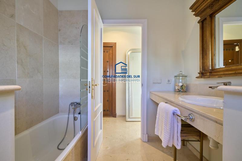 Foto a09d977d-322d-49d0-866d-4d011dab78a9. Chalet with parking pool in Vistahermosa Puerto de Santa María (El)