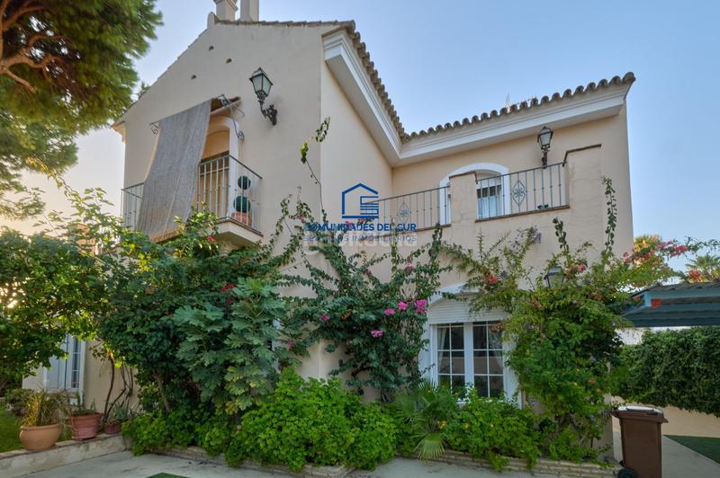 Foto d7102770-75f1-4ba6-b2a0-25844c487c8b. Chalet with parking pool in Vistahermosa Puerto de Santa María (El)