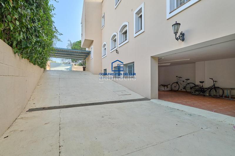 Foto e20054bd-351d-48b5-a2a8-a03a8fecda43. Chalet with parking pool in Vistahermosa Puerto de Santa María (El)