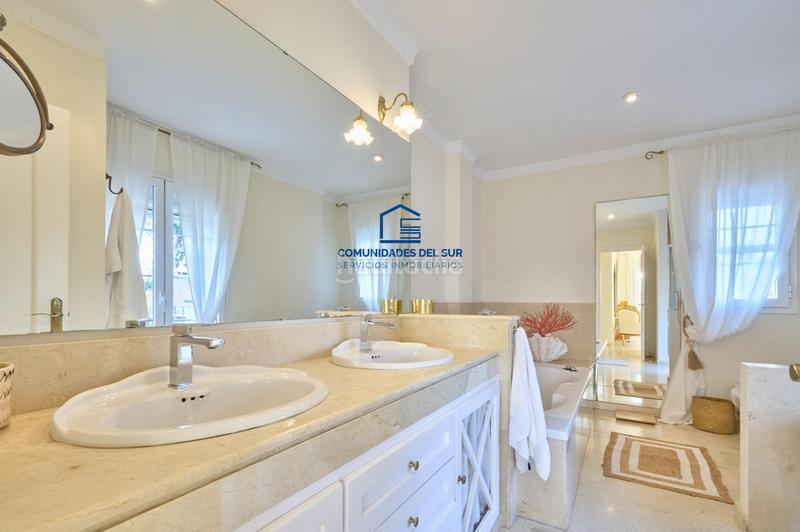 Foto fa902029-7c58-49fa-838e-4b908fa9542a. Chalet with parking pool in Vistahermosa Puerto de Santa María (El)