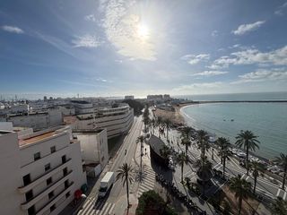 Piso en La Caleta - La Viña. Vivir sobre el cielo de cádiz gran propiedad con vistas panorámi
