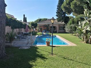 Rent Chalet in Vistahermosa. Chalet independiente en vistahermosa. alquiler verano 2026. disp
