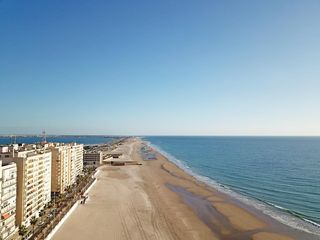 Flat  Calle periodista beatriz cienfu. Terraza espectacular a 20m de la playa victoria! piso reformado