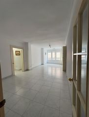 Flat in Paseo Marítimo - San José - La Laguna. Vive a solo unos pasos de la playa victoria en una de las zonas