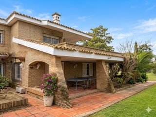 Chalet en Valdelagrana. Gran chalet señorial en valdelagrana 1.150 m2 de parcela, gran p