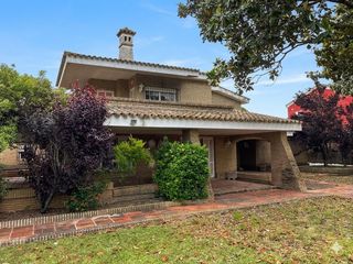 Chalet in Valdelagrana. Gran chalet señorial en valdelagrana 1.150 m2 de parcela, gran p