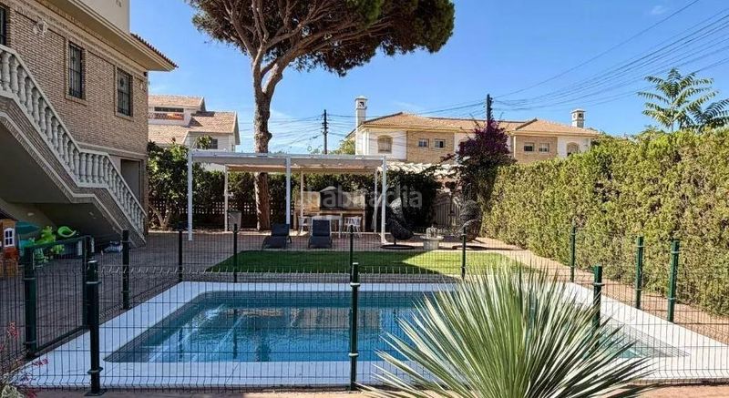 Foto fa572a25-4941-4891-a03b-cca5a96c2404. Xalet amb aparcament piscina a Punta Umbría