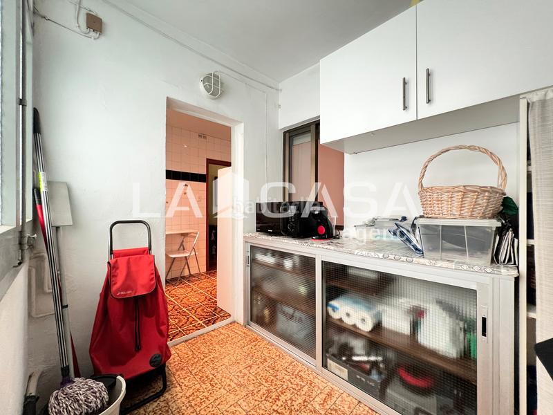 Foto 1773b38d-5af2-4620-bfa0-00cfc9e8a372. Piso se vende vivienda de 60m útiles ubicada en una segunda planta real con ascensor, en una finca tranquila de la zona de Congrés bad en Badalona