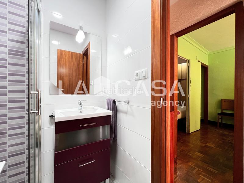 Foto 207ef829-49d7-4032-a86f-2f010fff1fd1. Piso se vende vivienda de 60m útiles ubicada en una segunda planta real con ascensor, en una finca tranquila de la zona de Congrés bad en Badalona