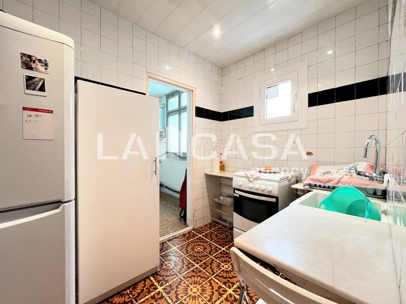 Foto 4c4da839-6535-4aaa-9699-459a19b448c4. Piso se vende vivienda de 60m útiles ubicada en una segunda planta real con ascensor, en una finca tranquila de la zona de Congrés bad en Badalona