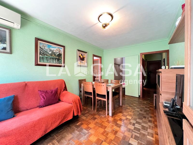 Foto 532e0f3b-a361-409a-8c17-bbeac18a6ebc. Piso se vende vivienda de 60m útiles ubicada en una segunda planta real con ascensor, en una finca tranquila de la zona de Congrés bad en Badalona