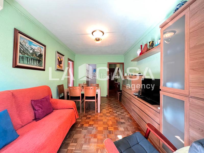 Foto ec153d68-4f3f-4d7c-9d6d-fe511708c1e2. Piso se vende vivienda de 60m útiles ubicada en una segunda planta real con ascensor, en una finca tranquila de la zona de Congrés bad en Badalona