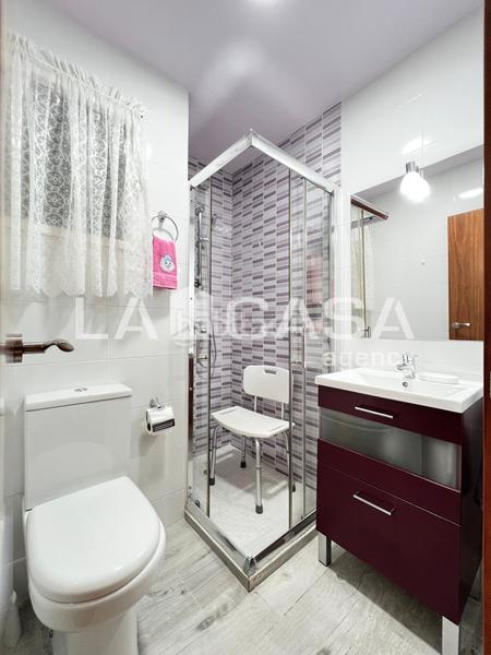 Foto fb6071d2-1329-4865-ae23-7617c0e2bf90. Piso se vende vivienda de 60m útiles ubicada en una segunda planta real con ascensor, en una finca tranquila de la zona de Congrés bad en Badalona