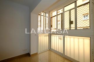 Etagenwohnung  Carrer d'aiguablava. Luminoso piso exterior en calle aiguablava  barcelona
