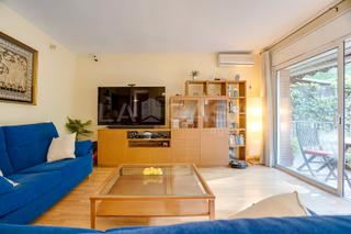 Pis  Carrer josep maria de sagarra. Luz, amplitud y privacidad espectacular piso con patio en granol