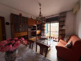 Appartement  Calle badalona. 100 m construidos, 4 habitaciones 2 dobles  2 individuales