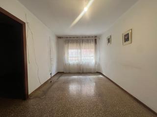 Flat  Carrer de vista alegre. Tres habitaciones, cocina independiente