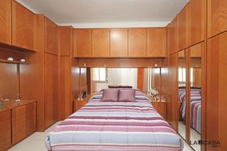 Appartement  Carrer de josep ricart. Piso amplio y luminoso con balcón junto al trambaix  sant feliu