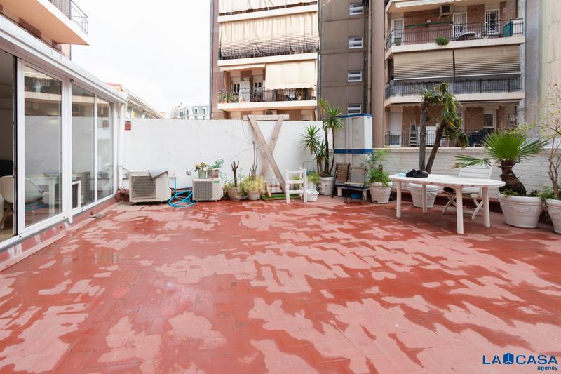 Foto ae9e641d-2282-4e6f-9f04-d0a0565b1fa4. Piso terraza privada de 50m en El Poble Sec - Parc de Montjuïc Barcelona