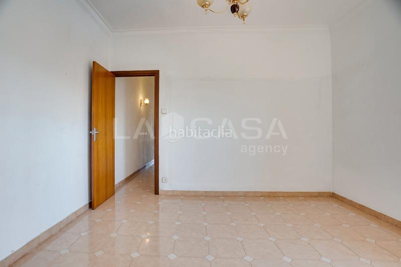 Foto 3e4a1c94-595c-4b63-8eca-20148e9a5a6a. Àtic a Sants Barcelona