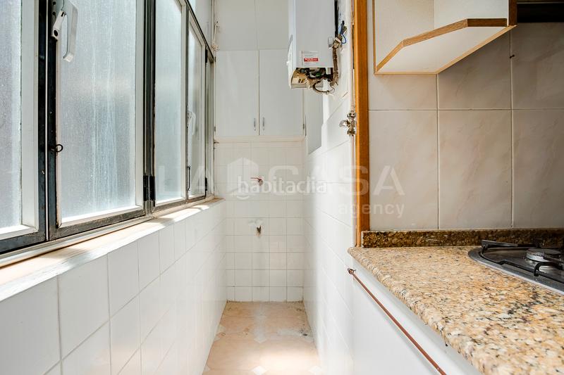 Foto 8a5b8aa5-8804-4fb9-a7aa-2fa0de33e6ca. Àtic a Sants Barcelona