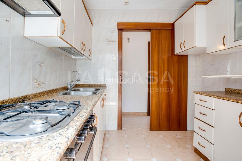 Foto e60b452c-c2c2-4a60-bd6f-639c5c1525af. Àtic a Sants Barcelona