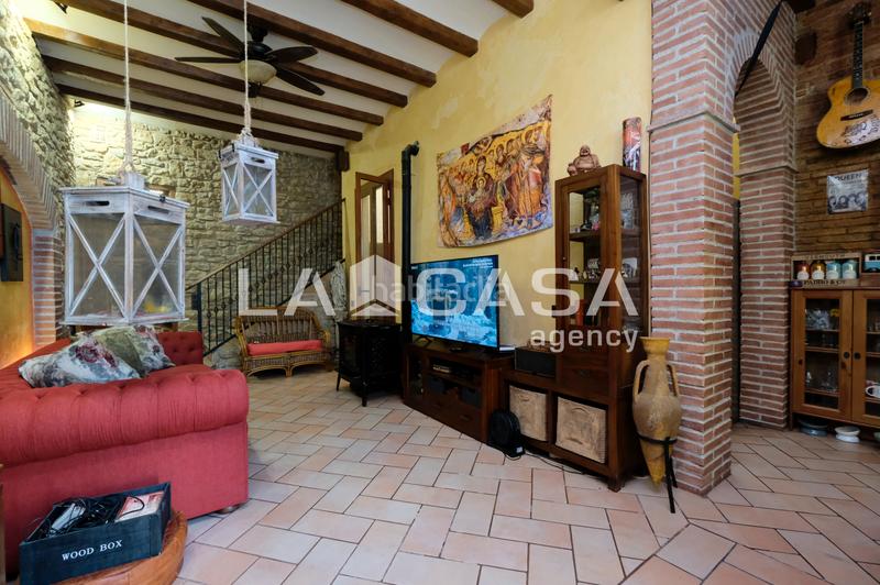 Foto 3235e2ab-1f35-442e-a243-07d5f7525d2c. Casa pareada chalet pareado plaça deivissa, en Horta Barcelona