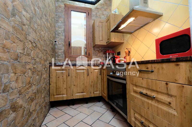 Foto 380f994a-de14-4219-ad1b-1a4f3ec9ddd3. Casa pareada chalet pareado plaça deivissa, en Horta Barcelona
