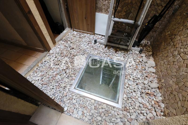 Foto 483690ea-41d9-43c4-82aa-062a6943a61e. Casa pareada chalet pareado plaça deivissa, en Horta Barcelona