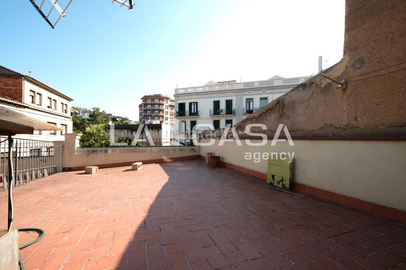Foto 94c7bc64-79dd-44a0-a8ad-e263d7dad5ff. Casa pareada chalet pareado plaça deivissa, en Horta Barcelona