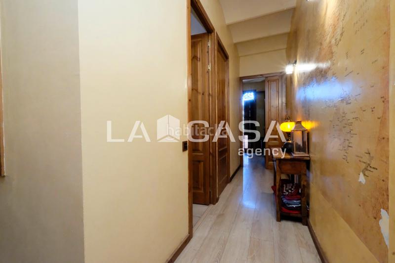 Foto b2d66cb1-e251-4dec-8238-68a2a59a30cc. Casa pareada chalet pareado plaça deivissa, en Horta Barcelona