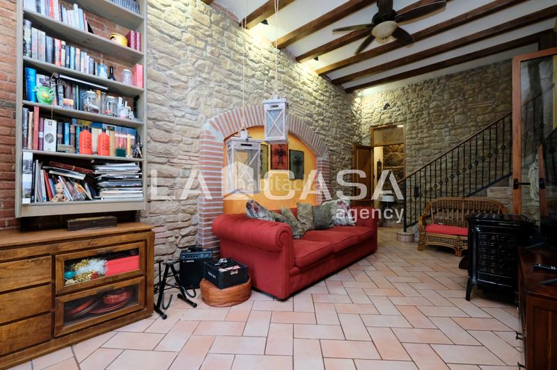 Foto e996e8fe-b829-4b99-9908-838b2d162e02. Casa pareada chalet pareado plaça deivissa, en Horta Barcelona