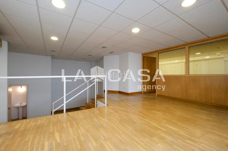 Foto a34e3a1e-326d-467a-a92e-291a5e98551b. Local comercial local muy amplio. local con muchas posibilidades en Barcelona