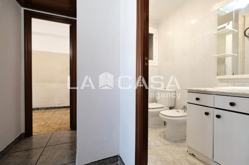 Foto fa9673a2-ea0d-4e74-a9f9-fbbe6bfb55b3. Appartamento con riscaldamento in Turó de la Peira Barcelona