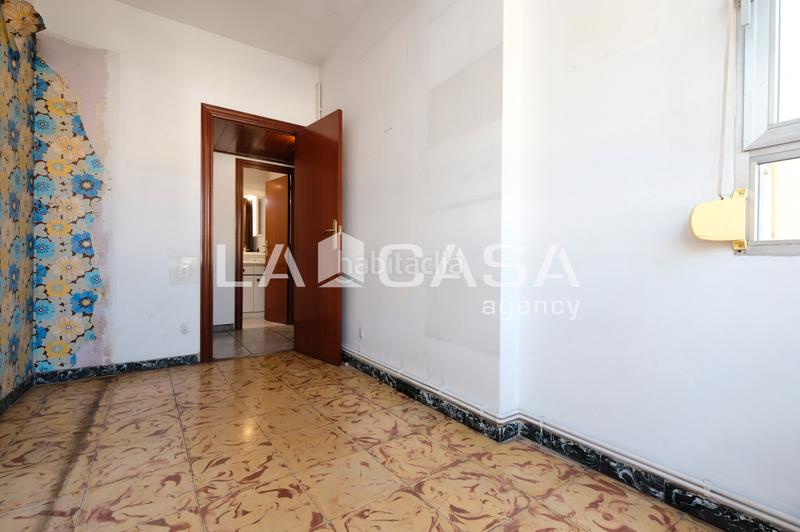 Foto cd09a9a8-747f-4ef1-a15b-2dd9dd3b7fa8. Flat with heating in Turó de la Peira Barcelona