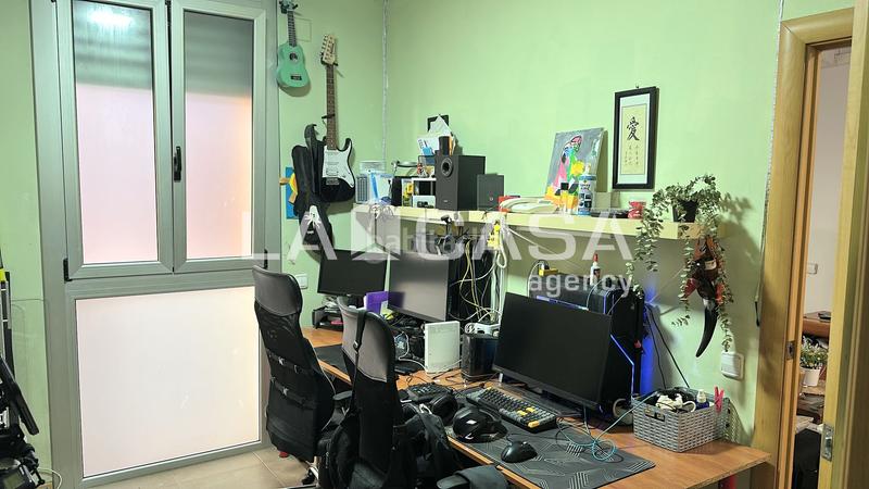 Foto b190ced4-66ee-4778-b840-10a043d25b15. Ground floor with heating in Porta Barcelona