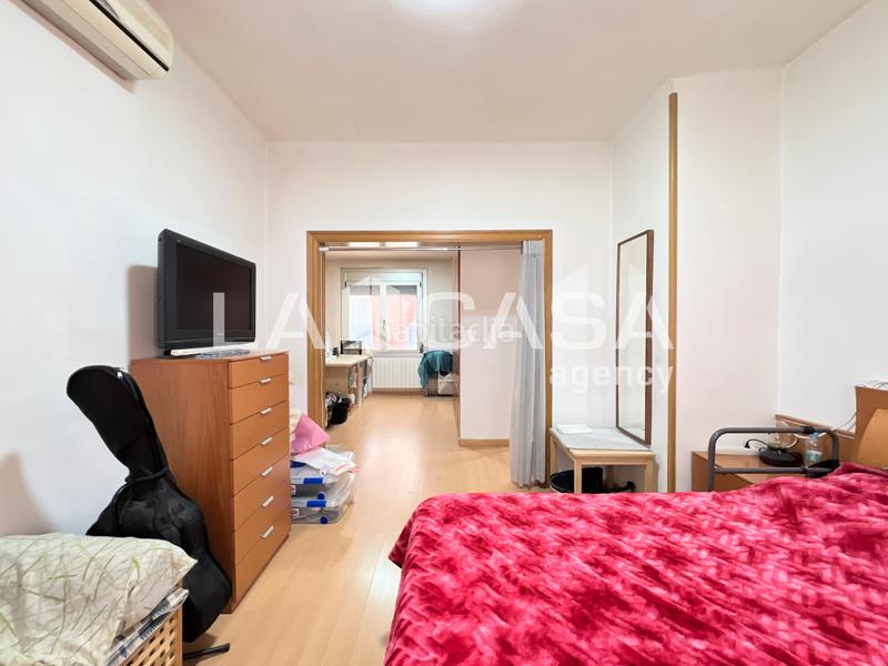 Foto cc34e985-f9be-4a96-9468-624f51dbe335. Ground floor with heating in Porta Barcelona