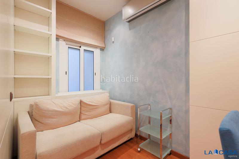 Foto e21a43e6-920b-4afb-b681-094120d53158. Appartement avec parking dans La Bordeta Barcelona