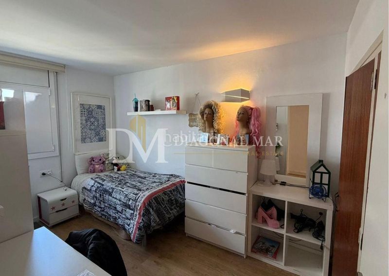 Foto 15867a71-e0d4-460d-8d86-bc44c0da1845. Dúplex amb calefacció a La Verneda - La Pau Barcelona