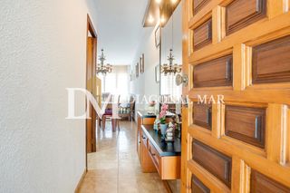 Casa aparellada a Besòs - Maresme. Casa con patio privado y gran espacio polivalente lista para ent