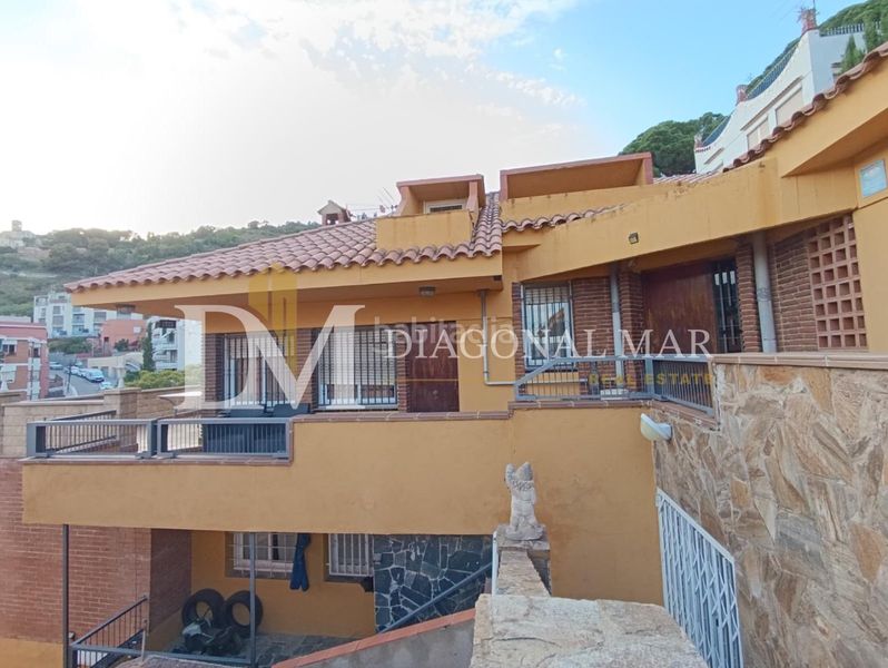 Foto 01b8e78f-0595-490d-9025-8887fd08ad91. Casa amb calefacció aparcament piscina a Sant Genís dels Agudells Barcelona