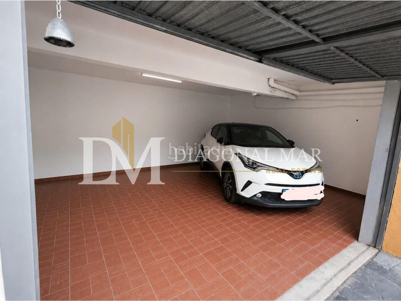 Foto 93799286-8eca-4d7d-a717-9b8ec523d5bb. Casa amb calefacció aparcament piscina a Sant Genís dels Agudells Barcelona