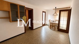 Pis a Besòs - Maresme. Vivienda exterior con balcón y gran potencial en sant martí.