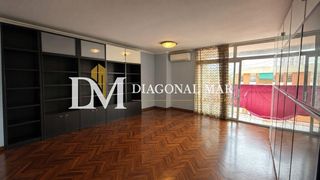 Àtic a La Verneda - La Pau. Amplia vivienda exterior con gran balcón y excelente orientación